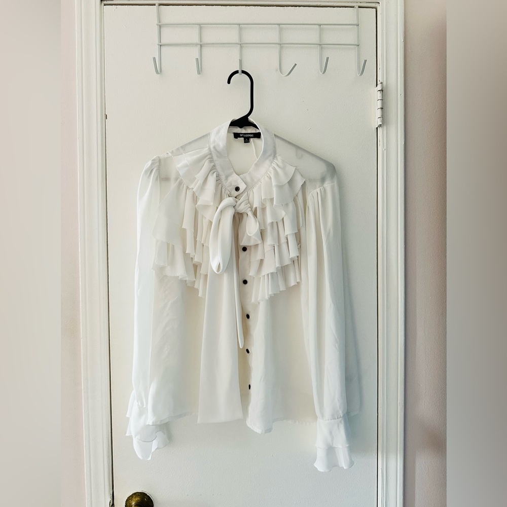WHITE BLOUSE VERY SWEET NEVER WORN